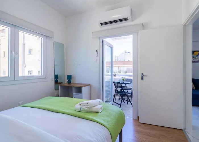 Vibe - 1 Bedroom W Balcony In דירה *
