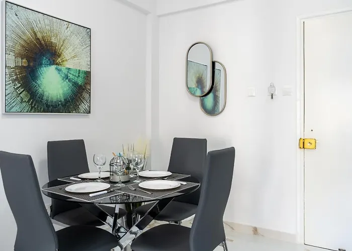 Vibe - 1 Bedroom W Balcony In * לרנקה