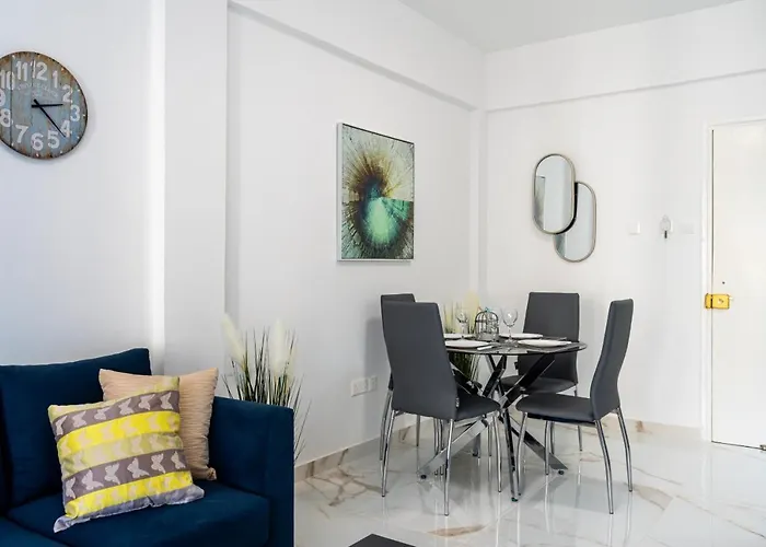 Vibe - 1 Bedroom W Balcony In * לרנקה