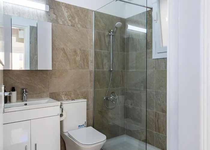 Vibe - 1 Bedroom W Balcony In דירה