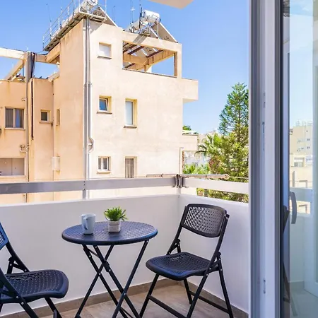 Vibe - 1 Bedroom W Balcony In Apartment Larnaca
