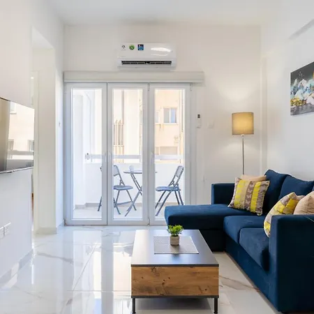 Apartment Vibe - 1 Bedroom W Balcony In